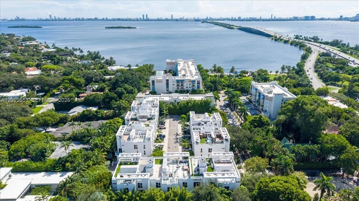 En Venta: $1,895,000 (3 camas, 2 baños, 2236 Pies cuadrados)