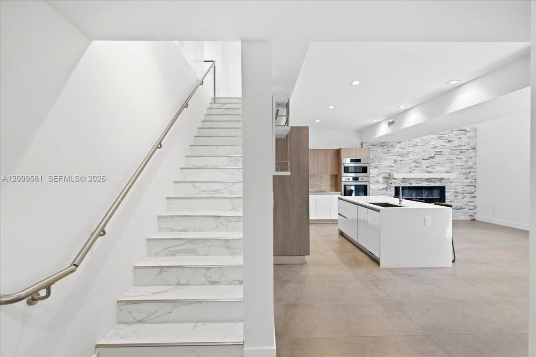 En Venta: $1,895,000 (3 camas, 2 baños, 2236 Pies cuadrados)