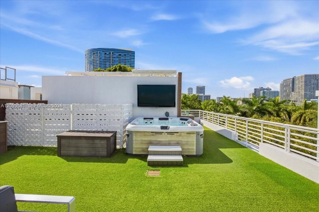 En Venta: $1,895,000 (3 camas, 2 baños, 2236 Pies cuadrados)
