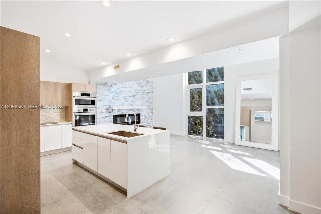 En Venta: $1,895,000 (3 camas, 2 baños, 2236 Pies cuadrados)