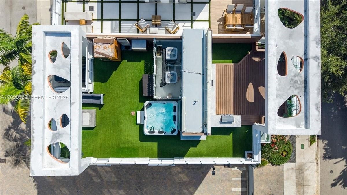 En Venta: $1,895,000 (3 camas, 2 baños, 2236 Pies cuadrados)