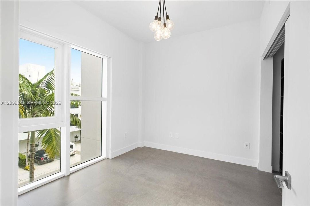 En Venta: $1,895,000 (3 camas, 2 baños, 2236 Pies cuadrados)
