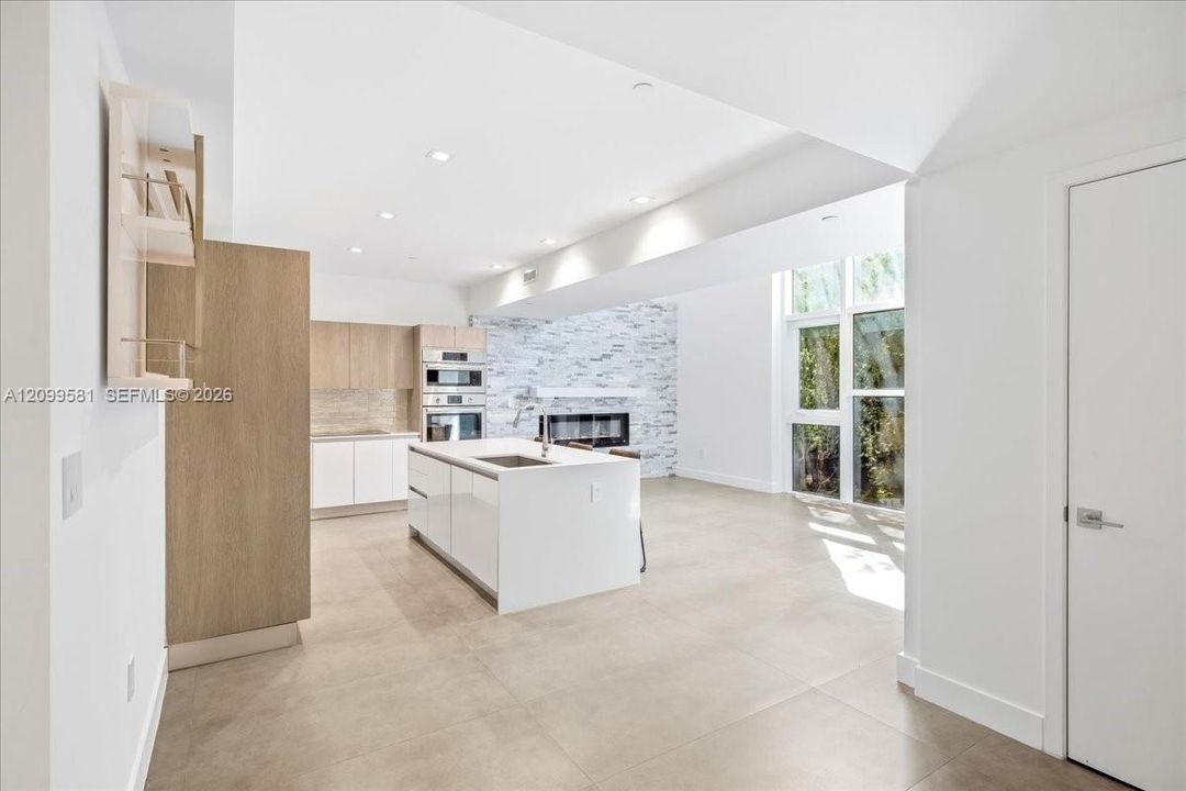 En Venta: $1,895,000 (3 camas, 2 baños, 2236 Pies cuadrados)