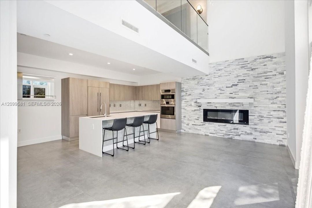 En Venta: $1,895,000 (3 camas, 2 baños, 2236 Pies cuadrados)