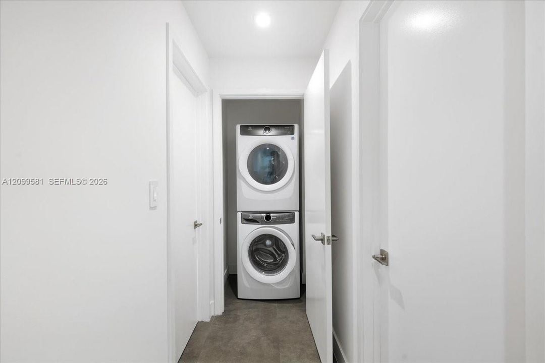 En Venta: $1,895,000 (3 camas, 2 baños, 2236 Pies cuadrados)