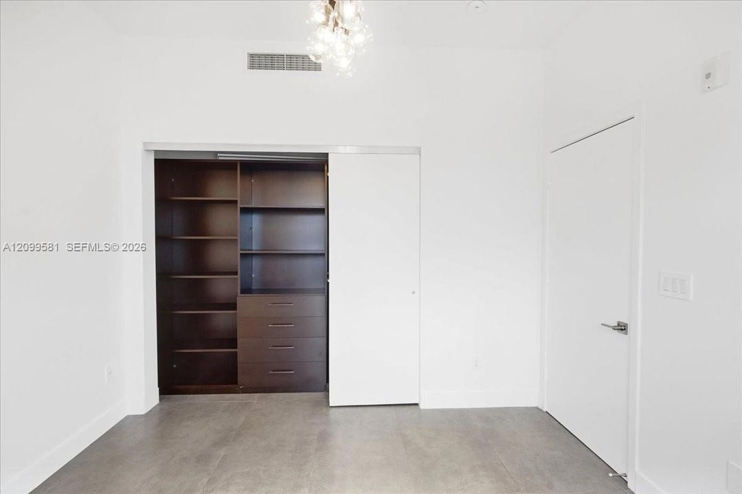 En Venta: $1,895,000 (3 camas, 2 baños, 2236 Pies cuadrados)