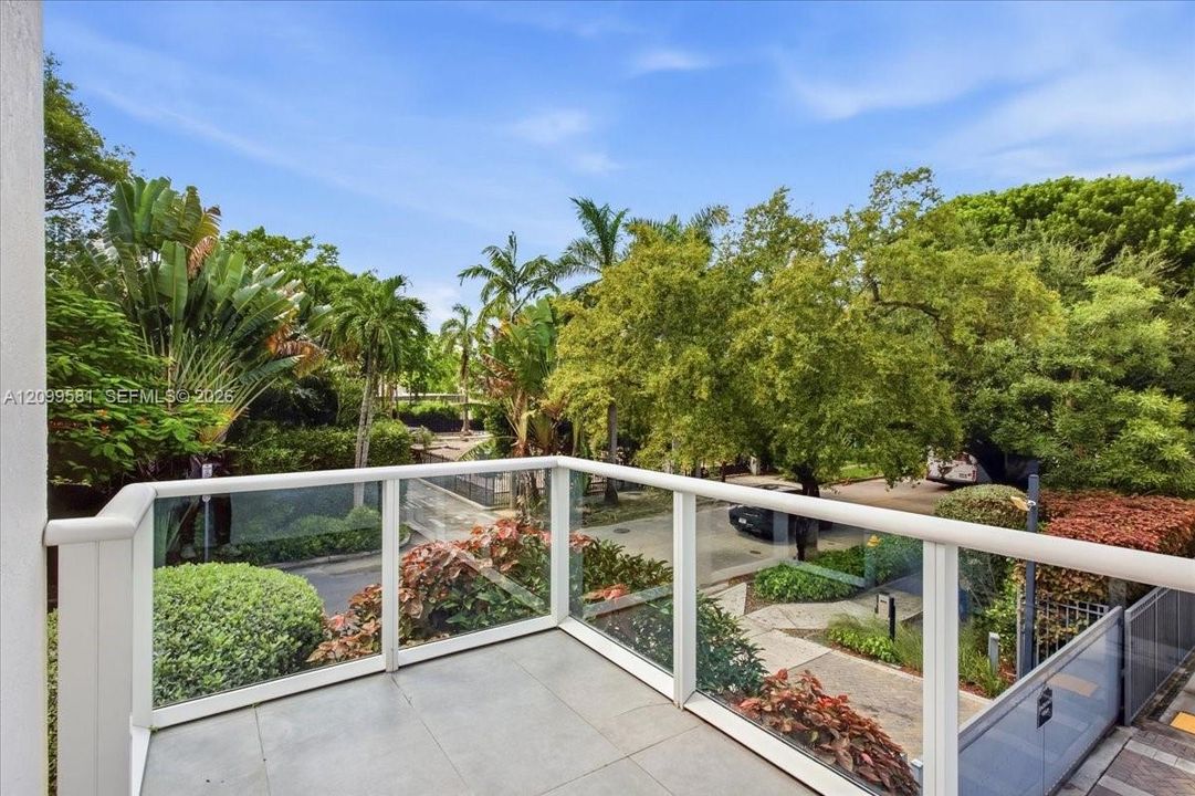 En Venta: $1,895,000 (3 camas, 2 baños, 2236 Pies cuadrados)