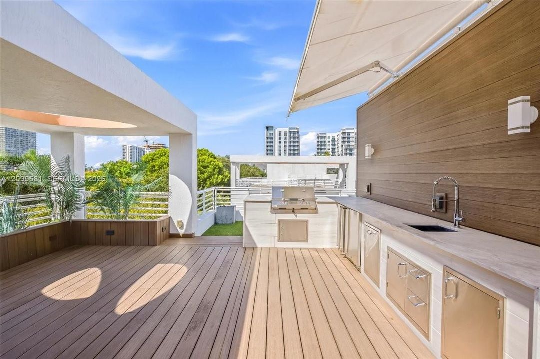 En Venta: $1,895,000 (3 camas, 2 baños, 2236 Pies cuadrados)