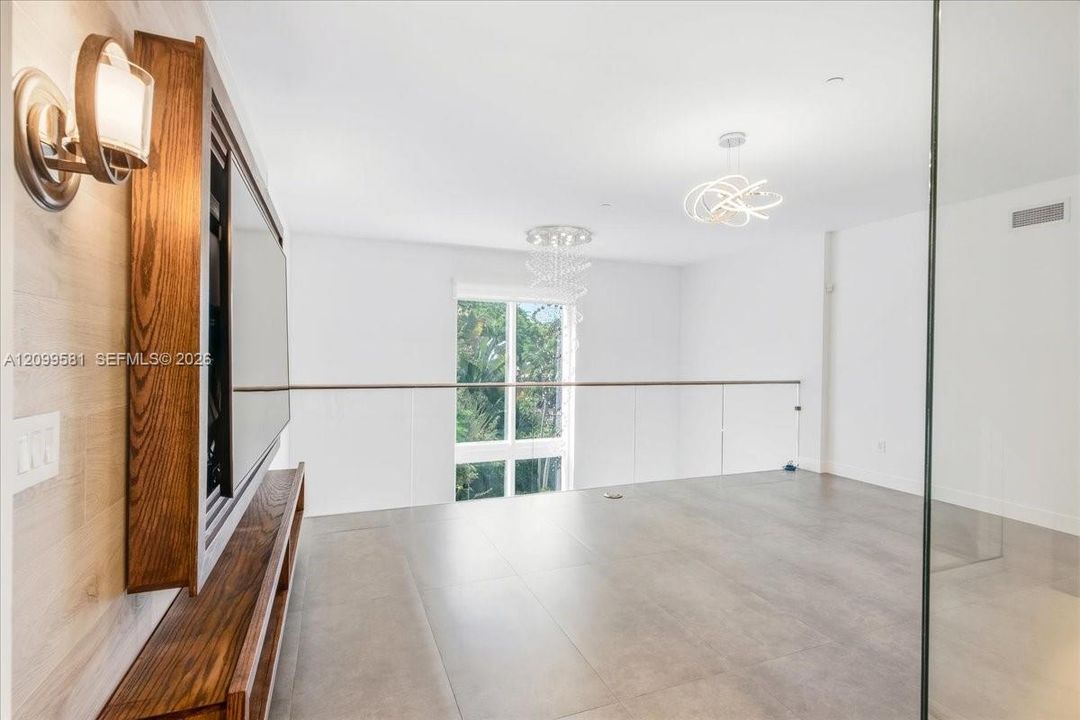 En Venta: $1,895,000 (3 camas, 2 baños, 2236 Pies cuadrados)