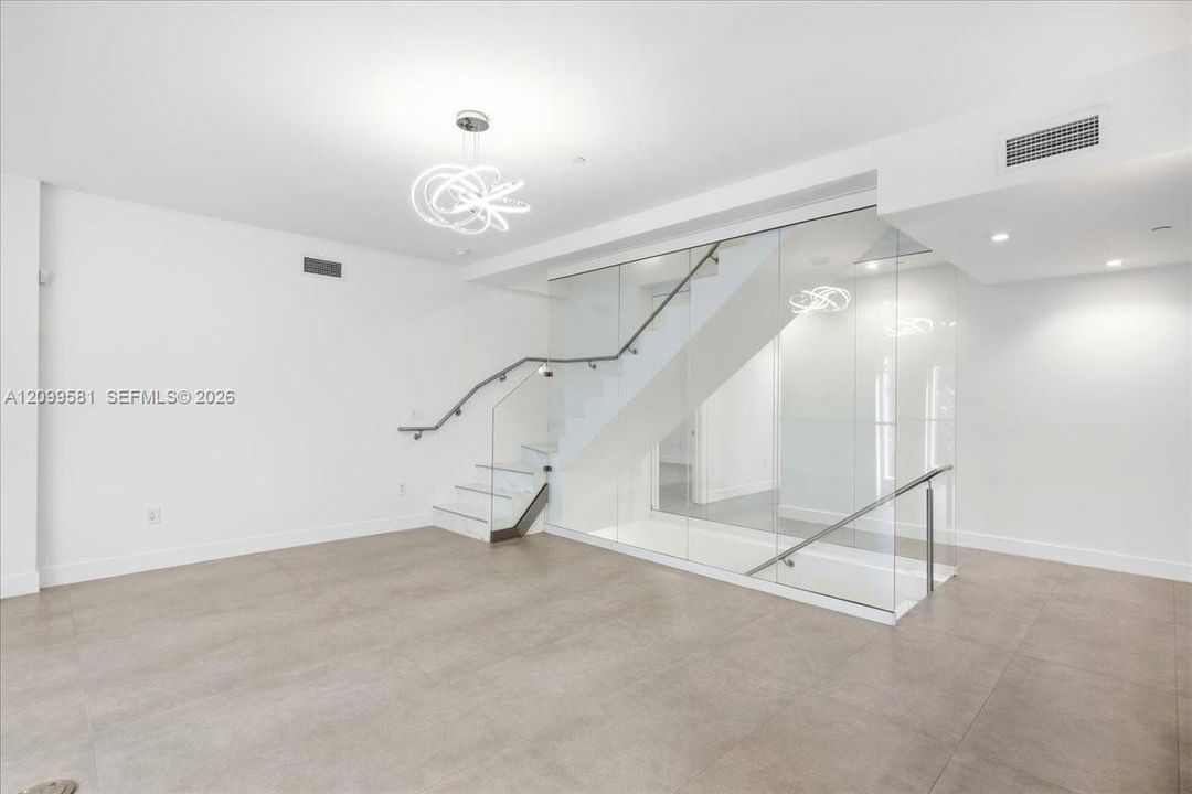 En Venta: $1,895,000 (3 camas, 2 baños, 2236 Pies cuadrados)