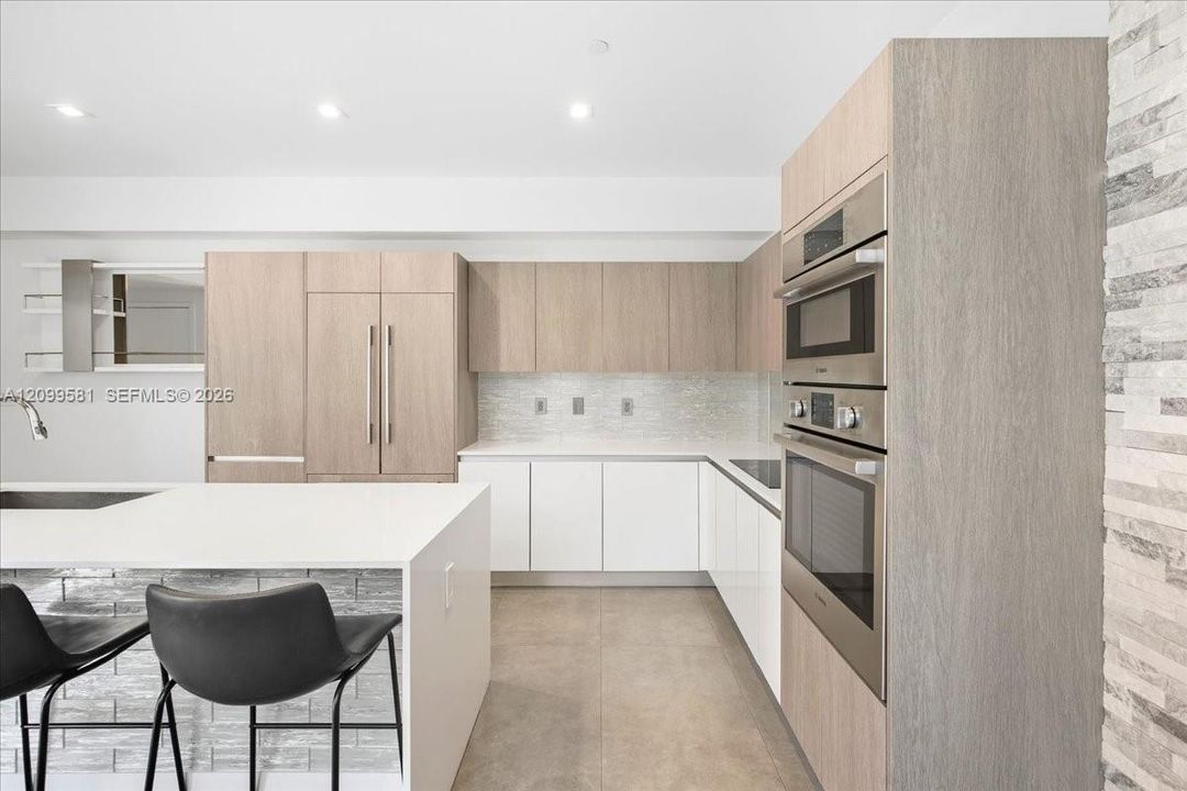 En Venta: $1,895,000 (3 camas, 2 baños, 2236 Pies cuadrados)