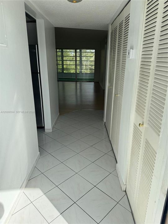 For Sale: $139,900 (2 beds, 2 baths, 1025 Square Feet)