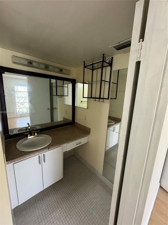 For Sale: $139,900 (2 beds, 2 baths, 1025 Square Feet)