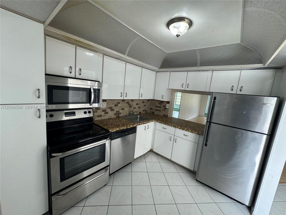 For Sale: $139,900 (2 beds, 2 baths, 1025 Square Feet)