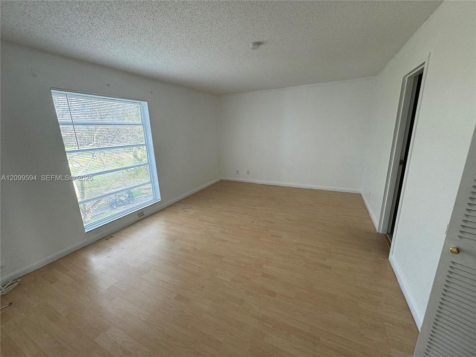 For Sale: $139,900 (2 beds, 2 baths, 1025 Square Feet)
