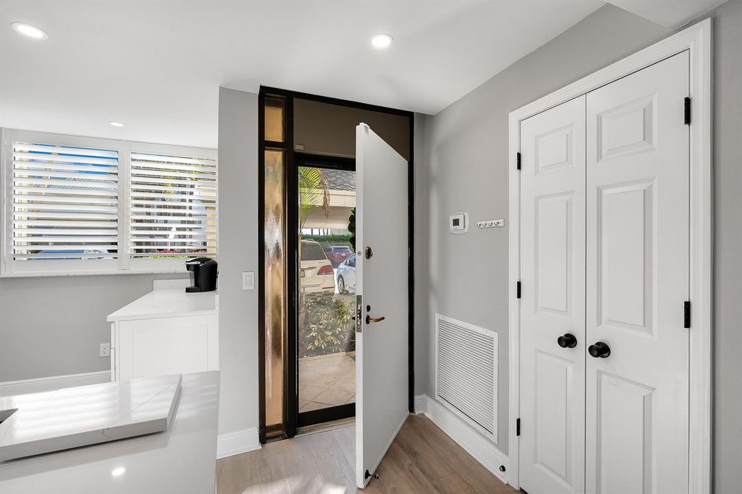 1825-Tarpon-Ln-9E-008