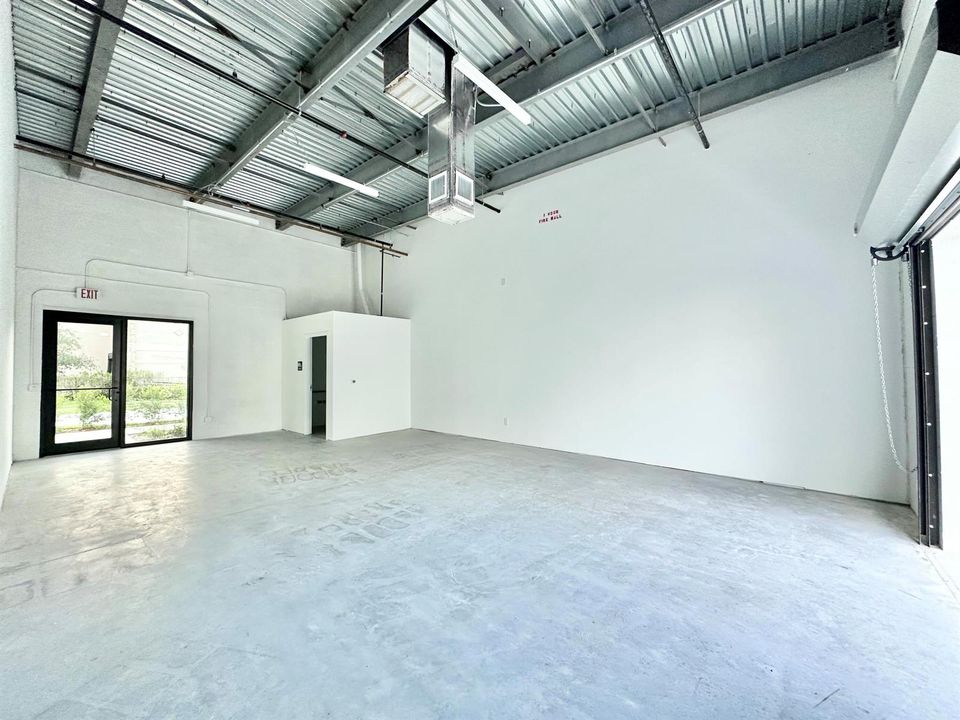 714 Square Feet