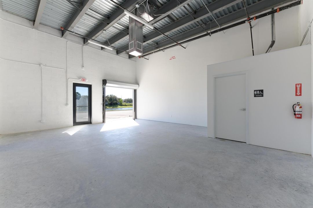 720 SQ FT Corner Unit
