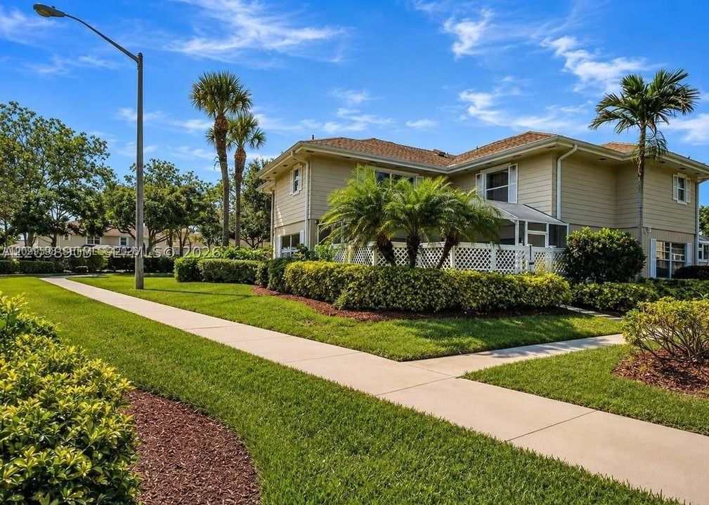 For Rent: $2,950 (2 beds, 2 baths, 1362 Square Feet)