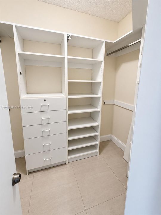 В аренду: $4,500 (2 спален, 2 ванн, 1560 Квадратных фут)