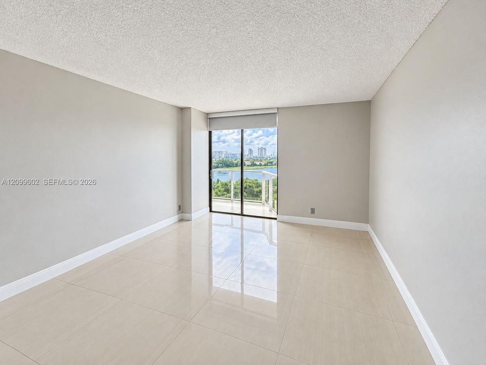 В аренду: $4,500 (2 спален, 2 ванн, 1560 Квадратных фут)