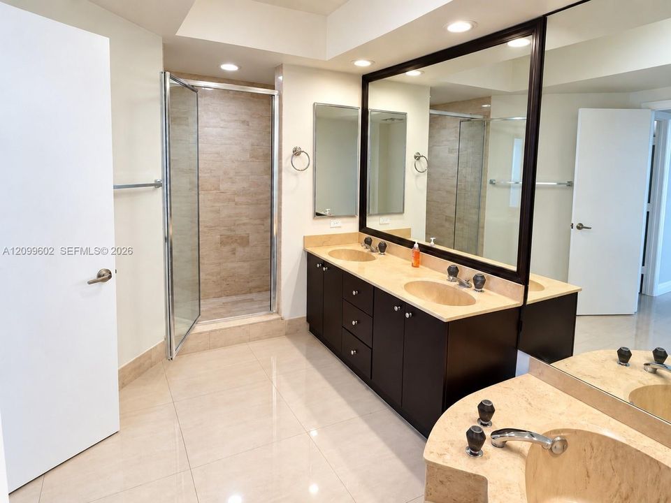 В аренду: $4,500 (2 спален, 2 ванн, 1560 Квадратных фут)