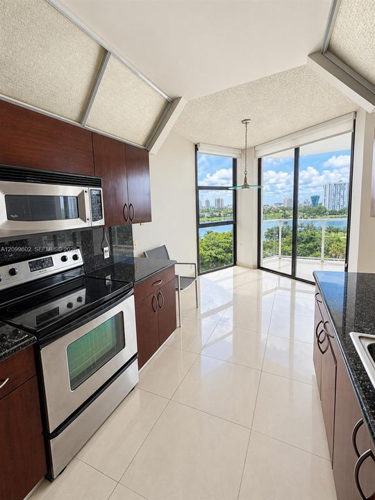 В аренду: $4,500 (2 спален, 2 ванн, 1560 Квадратных фут)