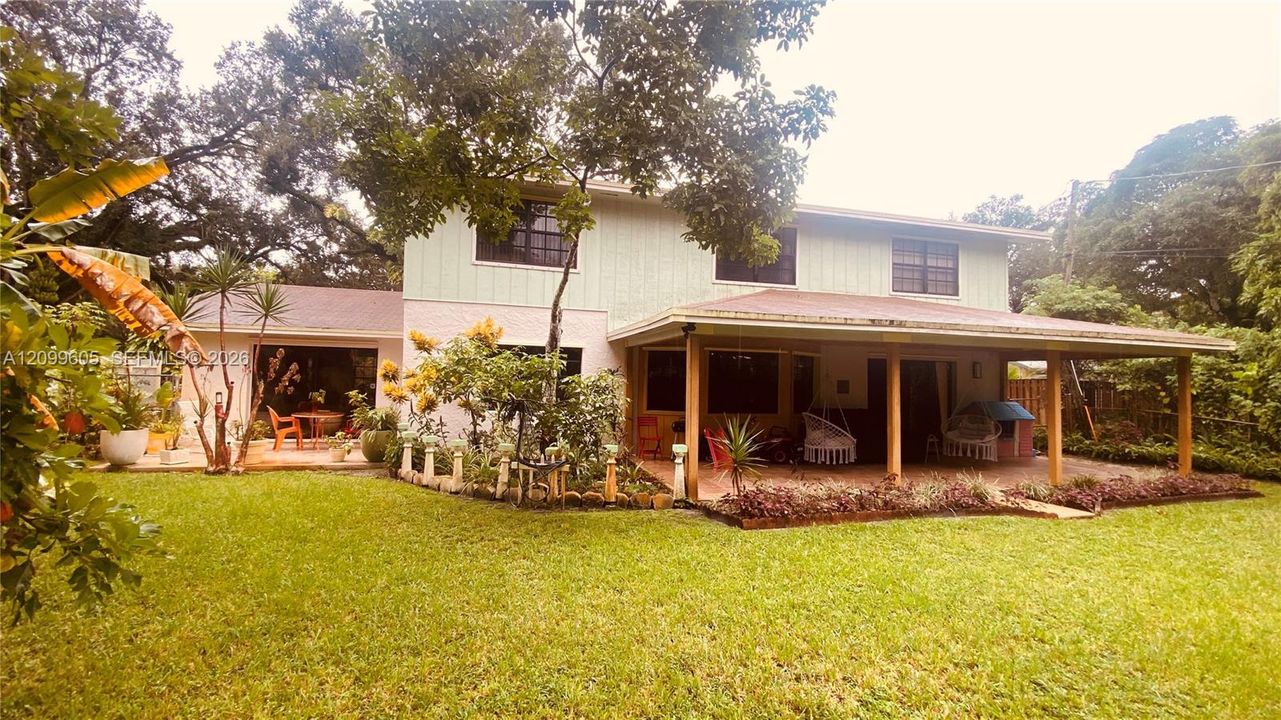 For Sale: $784,000 (4 beds, 2 baths, 2598 Square Feet)