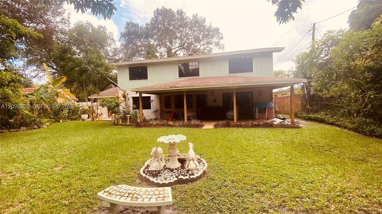 For Sale: $784,000 (4 beds, 2 baths, 2598 Square Feet)