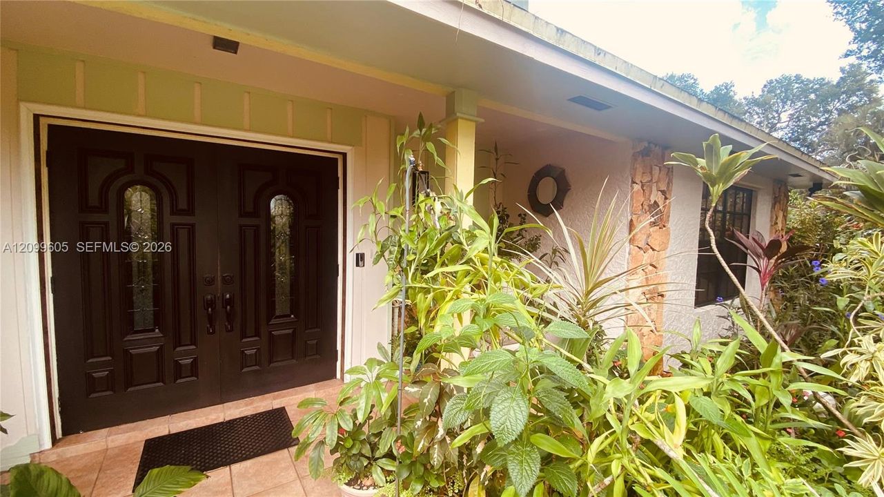 For Sale: $784,000 (4 beds, 2 baths, 2598 Square Feet)