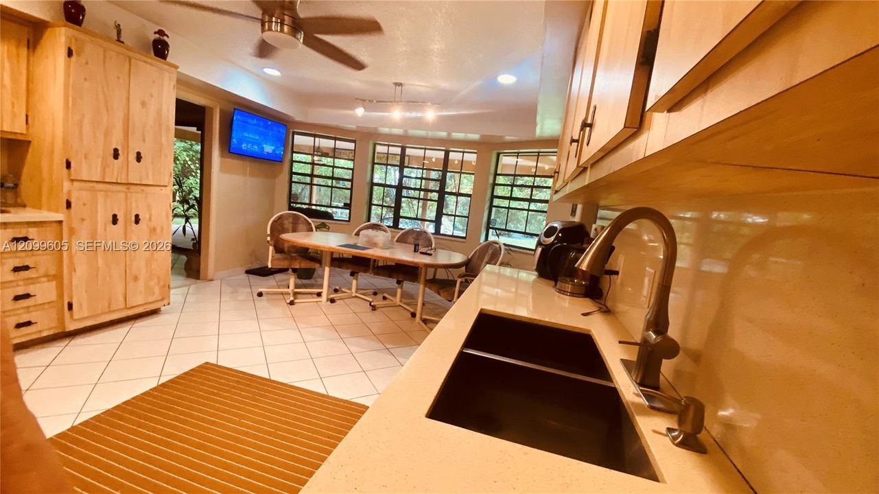 For Sale: $784,000 (4 beds, 2 baths, 2598 Square Feet)