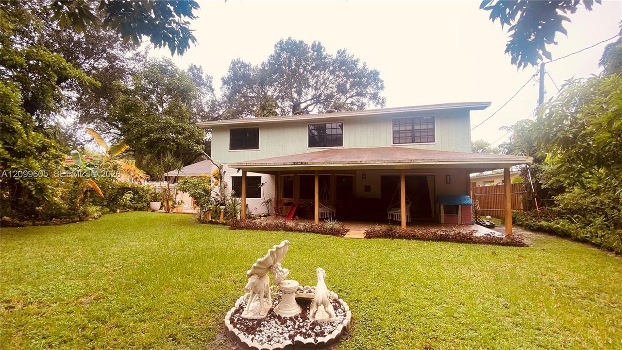 For Sale: $784,000 (4 beds, 2 baths, 2598 Square Feet)