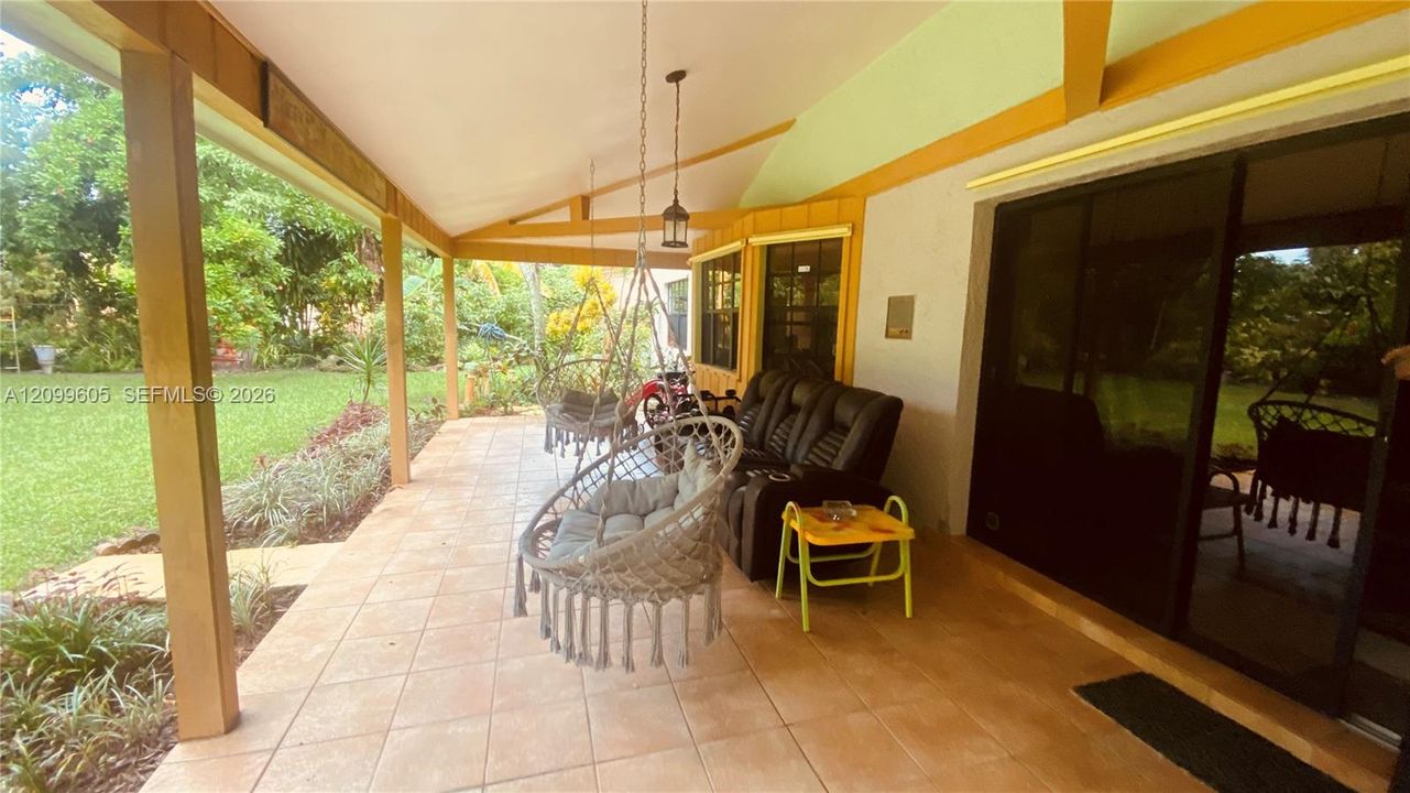 For Sale: $784,000 (4 beds, 2 baths, 2598 Square Feet)