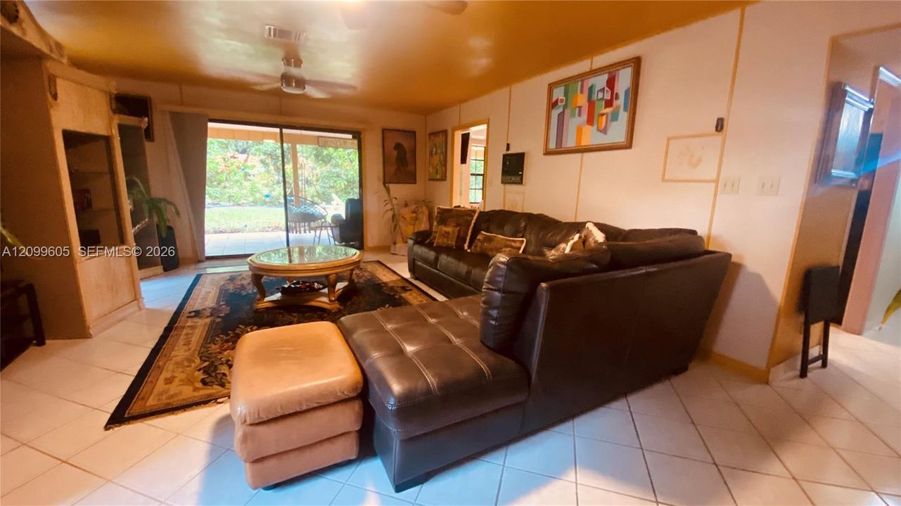 For Sale: $784,000 (4 beds, 2 baths, 2598 Square Feet)