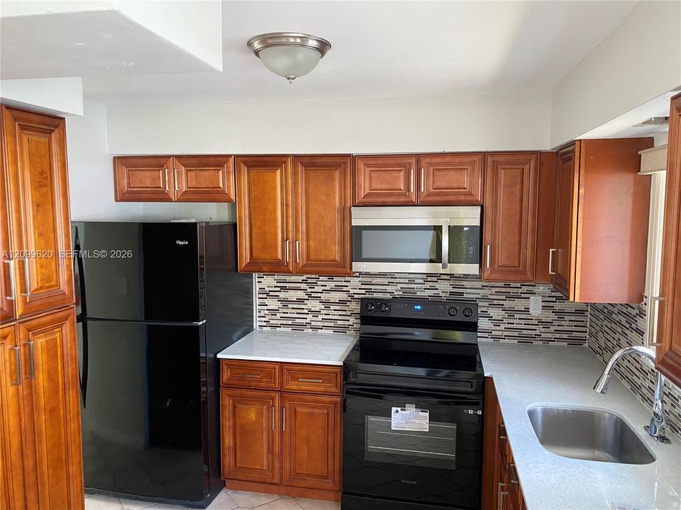 В аренду: $2,950 (3 спален, 2 ванн, 1301 Квадратных фут)