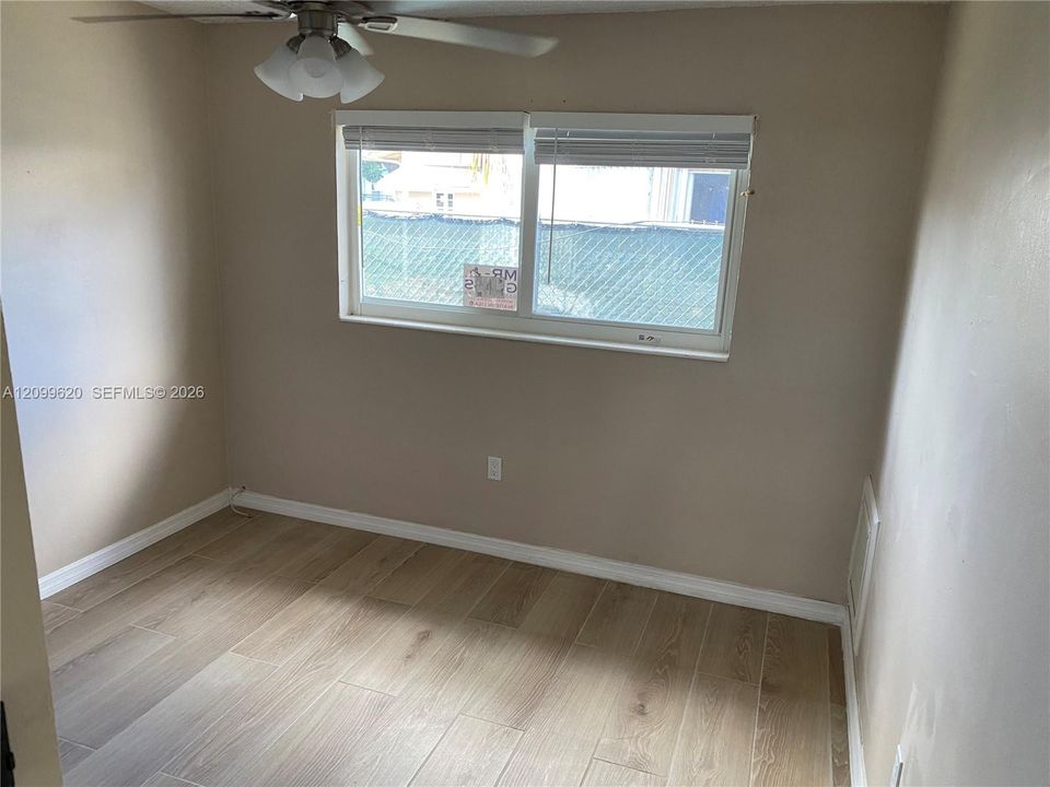 В аренду: $2,950 (3 спален, 2 ванн, 1301 Квадратных фут)