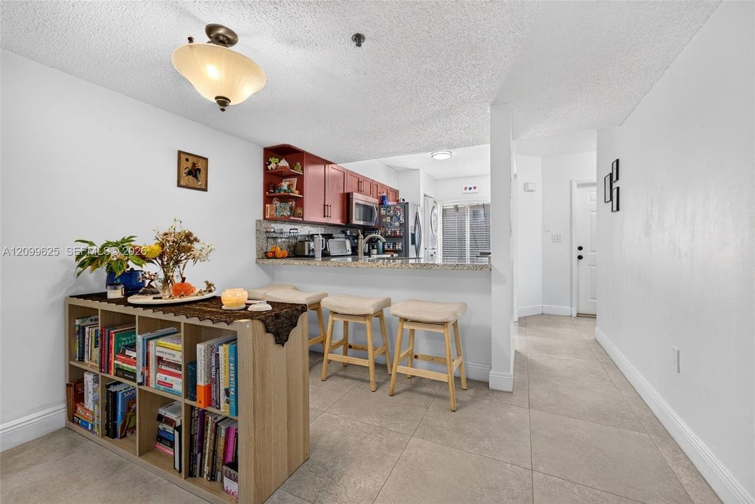 На продажу: $400,950 (2 спален, 2 ванн, 1158 Квадратных фут)