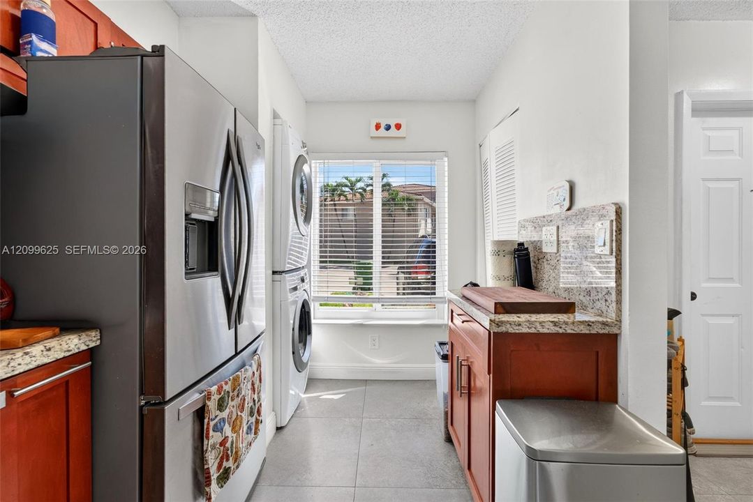 На продажу: $400,950 (2 спален, 2 ванн, 1158 Квадратных фут)
