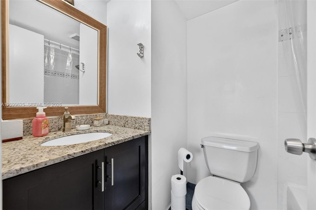 На продажу: $400,950 (2 спален, 2 ванн, 1158 Квадратных фут)