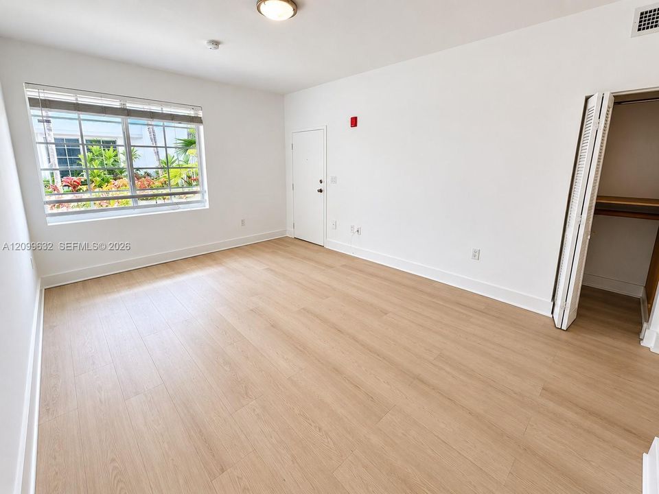 На продажу: $225,000 (0 спален, 1 ванн, 497 Квадратных фут)