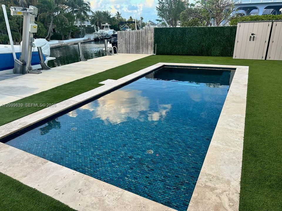 En Renta: $12,500 (4 camas, 4 baños, 1800 Pies cuadrados)
