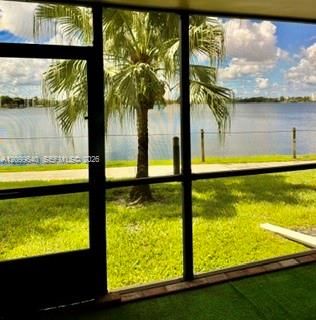 На продажу: $195,000 (2 спален, 2 ванн, 920 Квадратных фут)