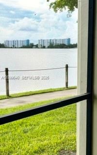 На продажу: $195,000 (2 спален, 2 ванн, 920 Квадратных фут)