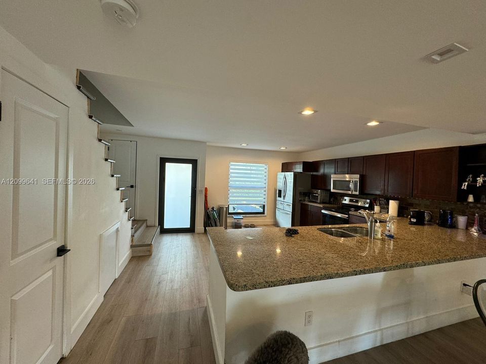 For Sale: $989,000 (2 beds, 2 baths, 1486 Square Feet)