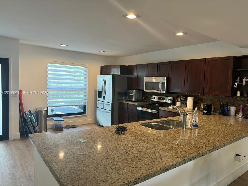 For Sale: $989,000 (2 beds, 2 baths, 1486 Square Feet)