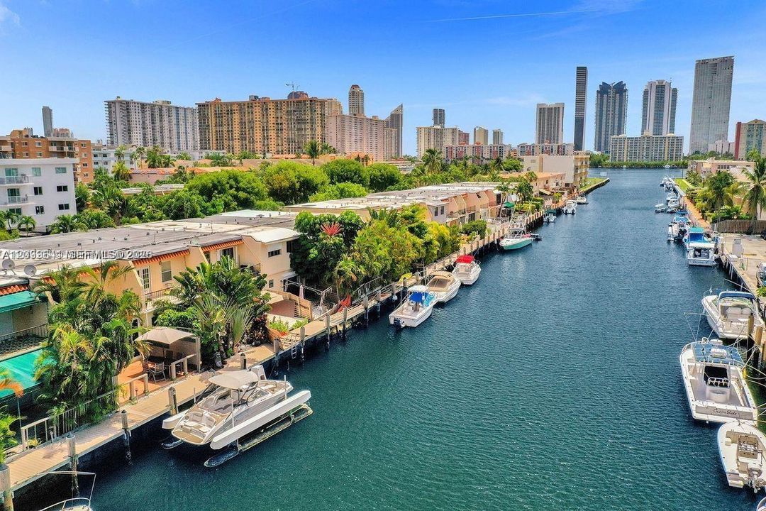 For Sale: $989,000 (2 beds, 2 baths, 1486 Square Feet)