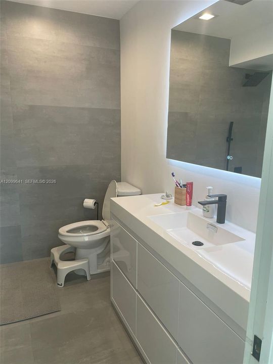 For Sale: $989,000 (2 beds, 2 baths, 1486 Square Feet)