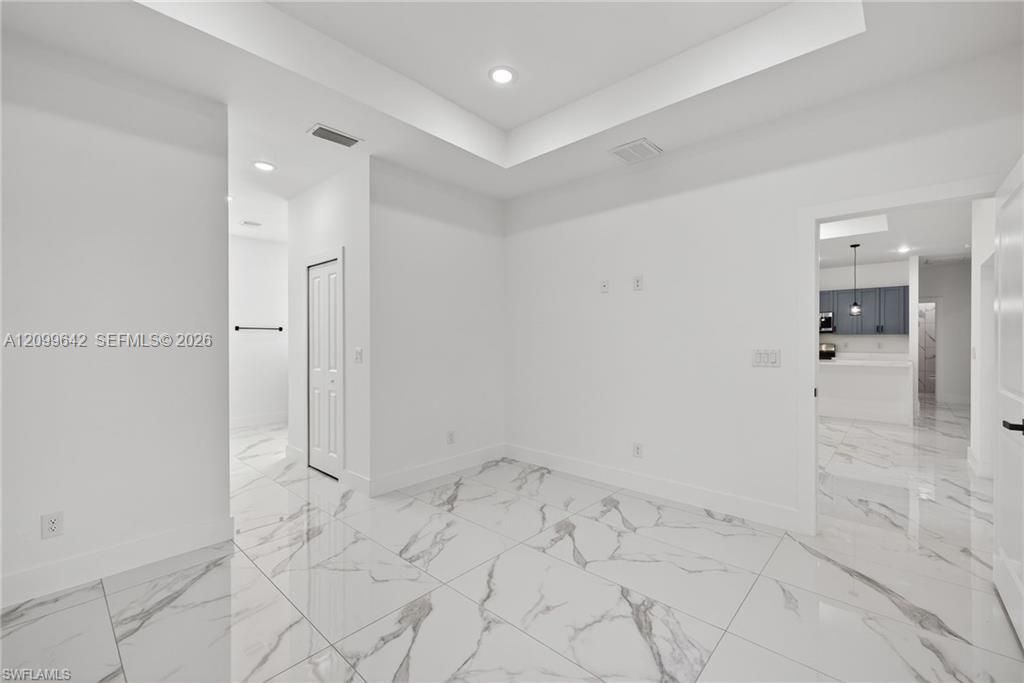 En Venta: $315,000 (4 camas, 2 baños, 1600 Pies cuadrados)