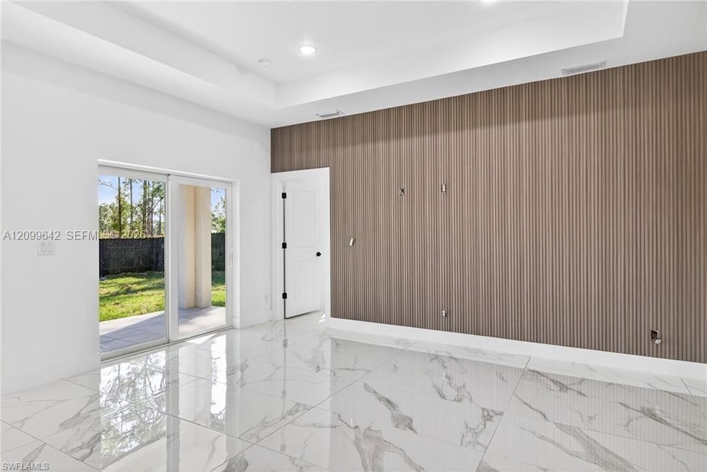 En Venta: $315,000 (4 camas, 2 baños, 1600 Pies cuadrados)