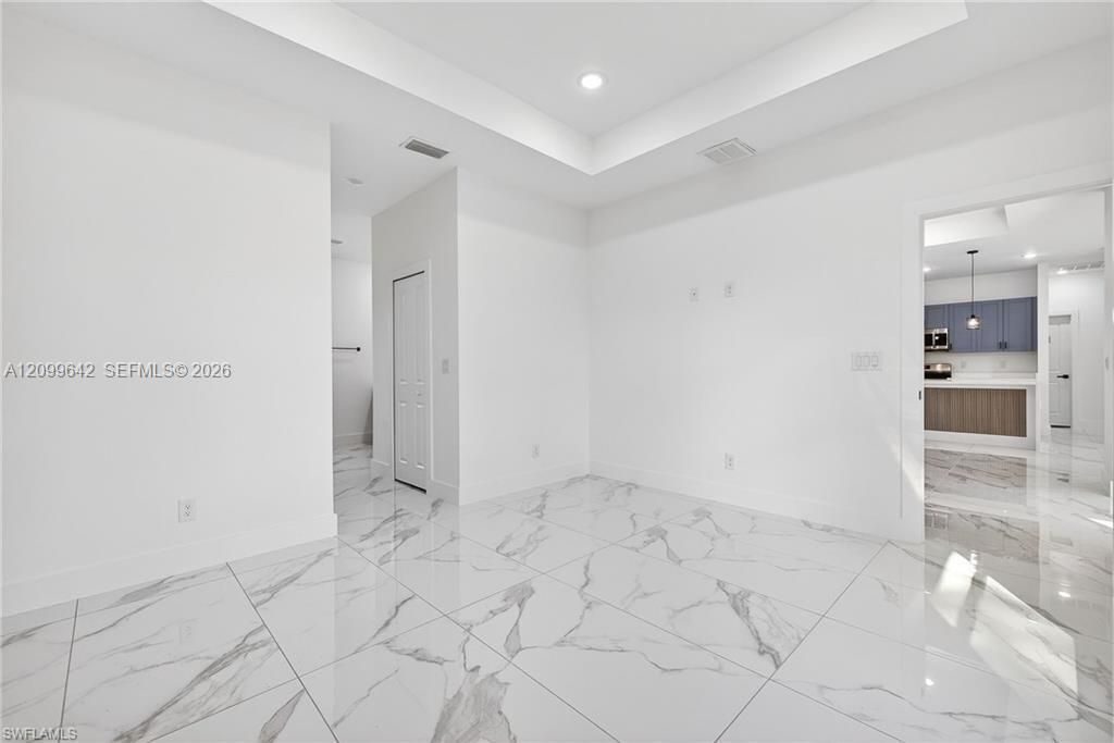 En Venta: $315,000 (4 camas, 2 baños, 1600 Pies cuadrados)